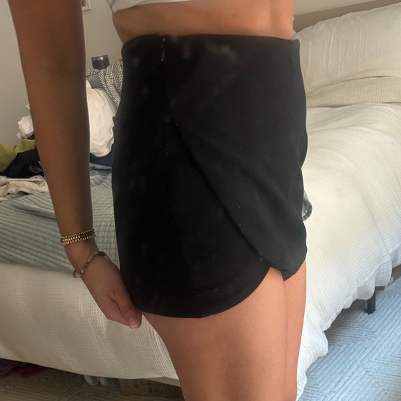 Zara black envelope skirt - Picture 2 of 5